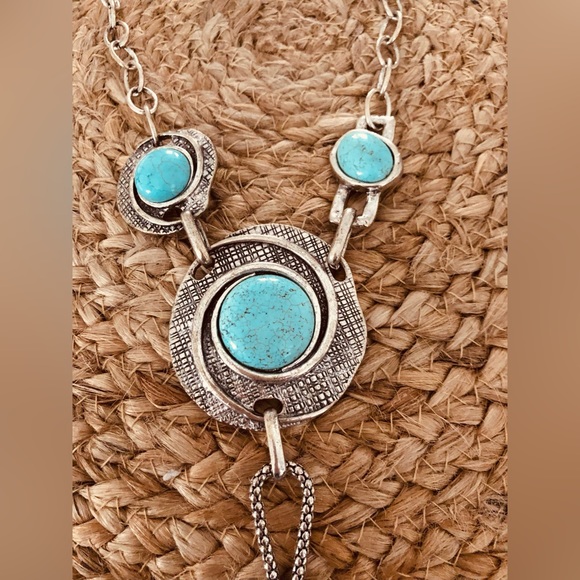 Silver and Turquoise statement necklace - Picture 5 of 5